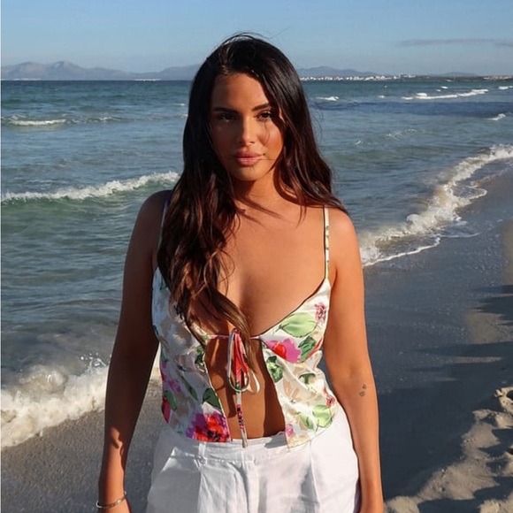 NA-KD Tie Detail Singlet Top with Flower Print - Picture 2 of 5